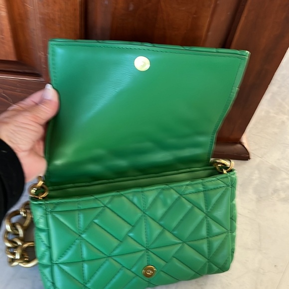 Zara   EUC   Green quilted shoulder bag Poly large chain strap   full front flap - Picture 8 of 11